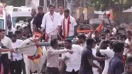 धारापुरम उपचुनाव: सीएम विजय ने प्रचार के दौरान चलाई बैलगाड़ी, पार्टी प्रत्याशी के लिए मांगे वोट; किस पर बरसे?