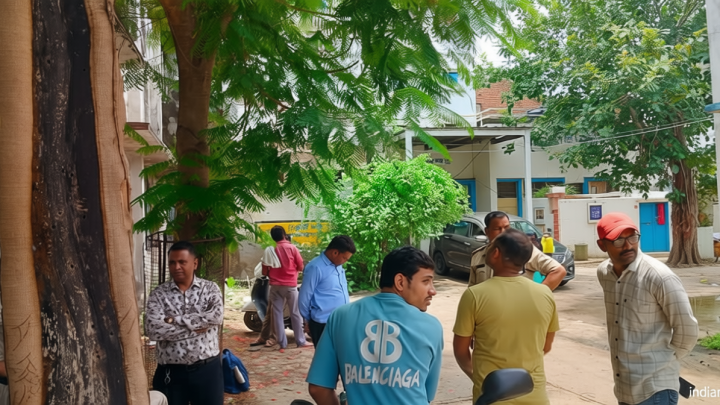 Sagar: बीटेक छात्र ने लॉज में लगाई फांसी, घर में थी भाई की शादी; पाकिस्तानी नंबर से किया जा रहा था ब्लैकमेल