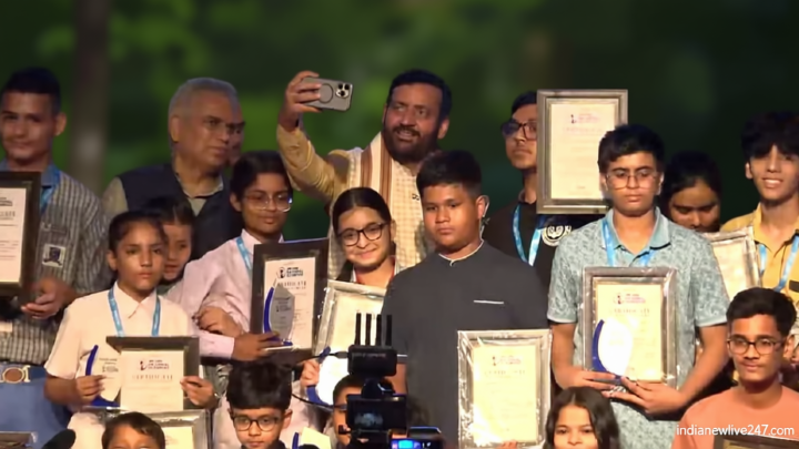 अमर उजाला मेधावी छात्र सम्मान समारोह: रोहतक में 225 मेधावियों ने पाया सम्मान, CM बोले- विद्या धन सबसे बड़ा धन