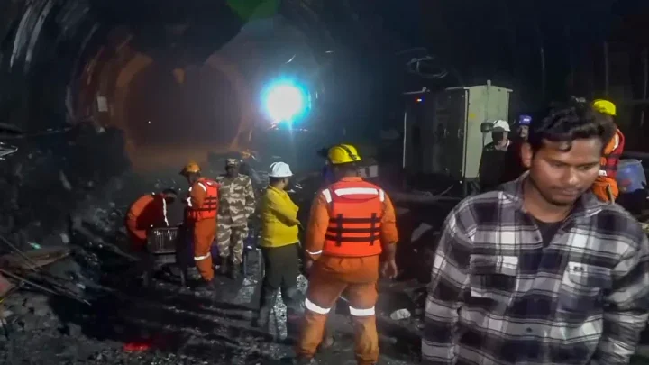 Tunnel Accident: फंसे तीन लोगों को बाहर निकालने के लिए रेस्क्यू जारी, सीएम ने कहा- सुरक्षा के साथ समझौता नहीं