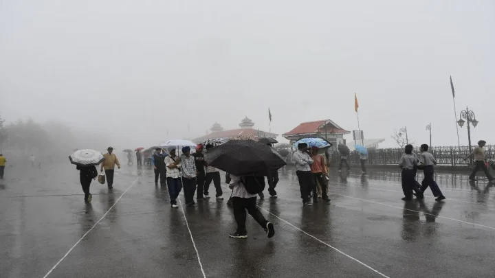 Himachal Weather: मानसून की बारिश से दुश्वारियां जारी, राज्य के छह जिलों में दो दिन भारी बारिश का ऑरेंज अलर्ट