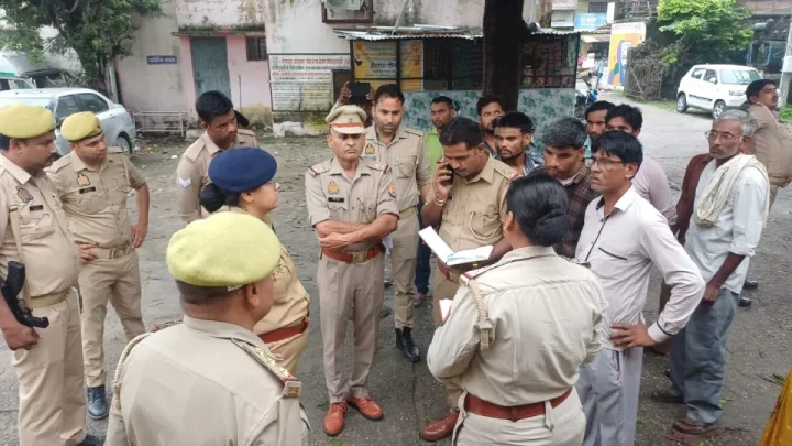 यूपी में पांच की मौत: दिव्यांग की ट्राईसाइकिल बचाने में डंपर से भिड़ा टेंपो; दो बच्चों समेत पांच की गई जान